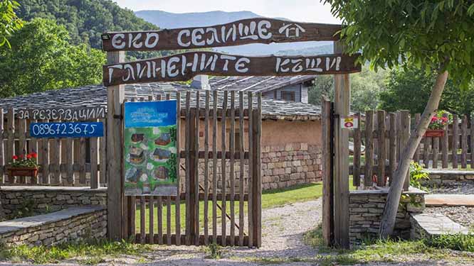 Почивка в село Извос, близо до Белоградчишките скали | Екоселище Глинените къщи